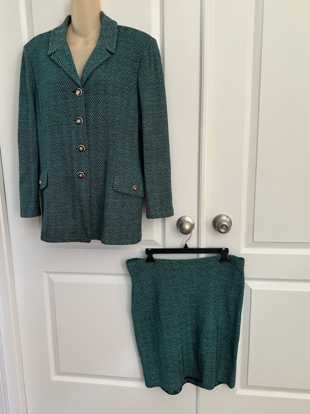 Vtg St. John Collection Green Herringbone Santana Knit Skirt Suit Set
